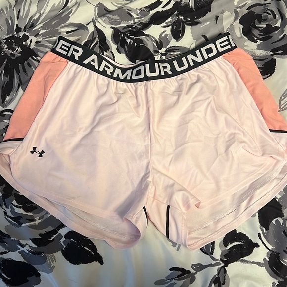 Under Armour Pants - Women’s pink under armour gym shorts
